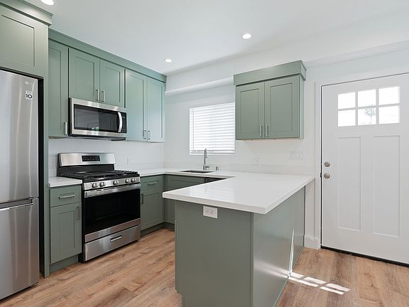 4th image of 16454 Parthenia St #2