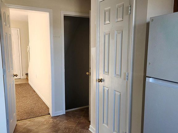 3rd image of 806 Appleseed Ct