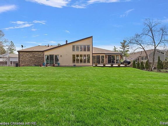 4th image of 4566 Walden Dr