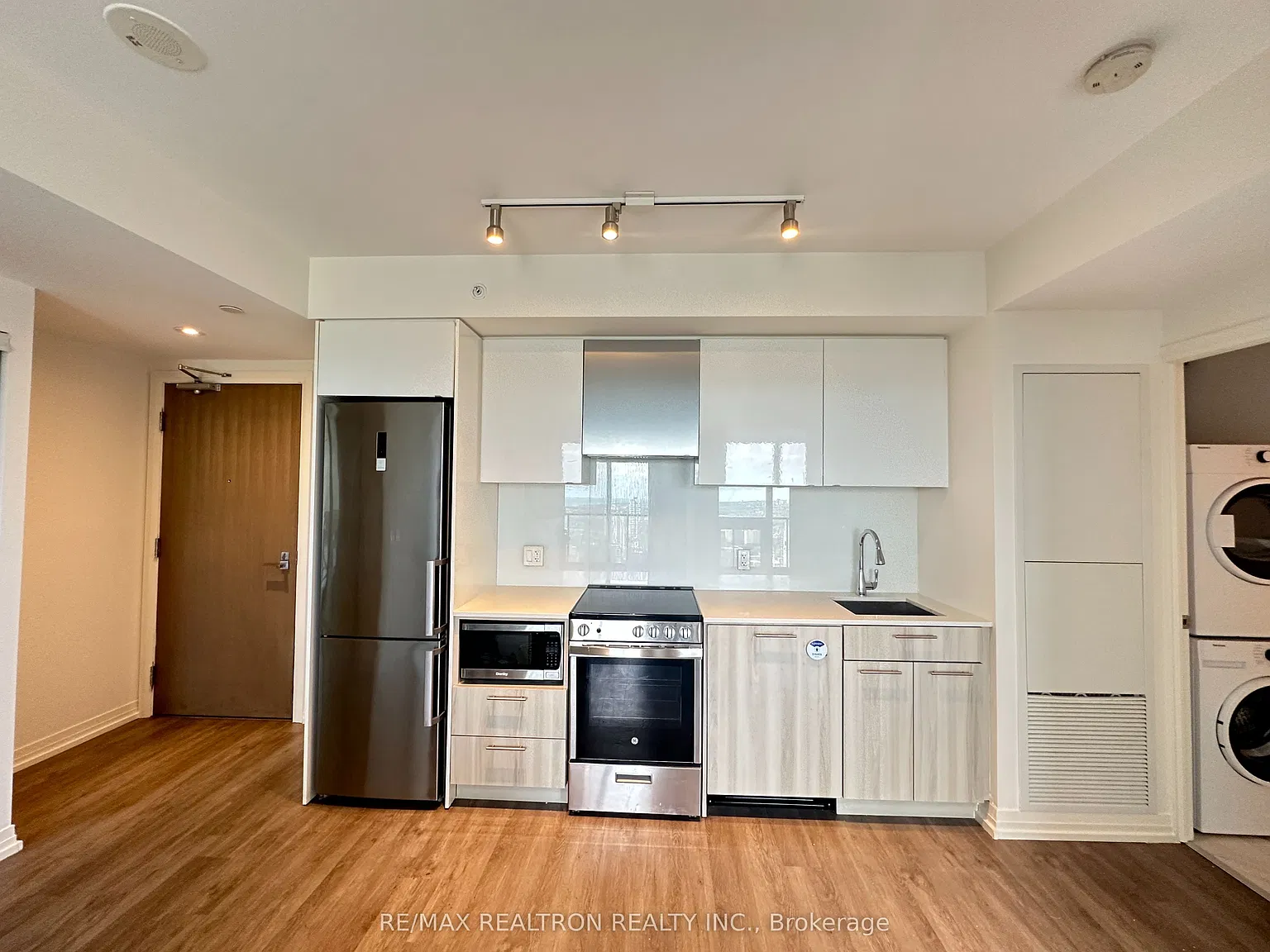 2 bed, $3,000 — Photo 4