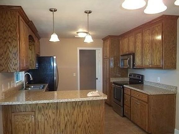 4th image of 303 Deerfield Dr