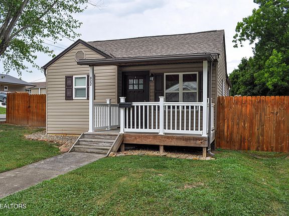 3rd image of 822 Carson St