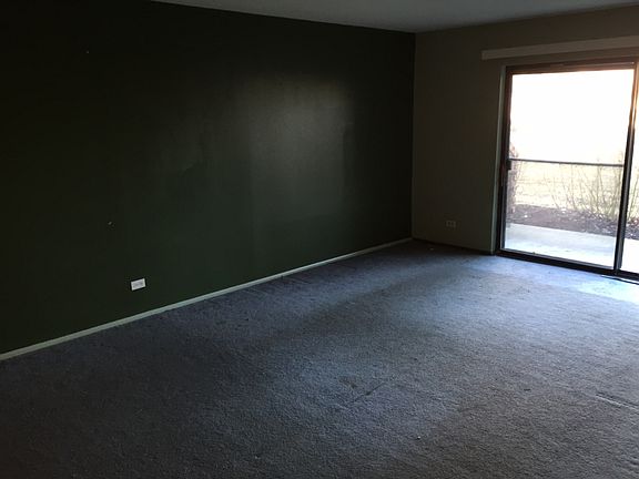 4th image of 720 Wellington Ave Unit 102