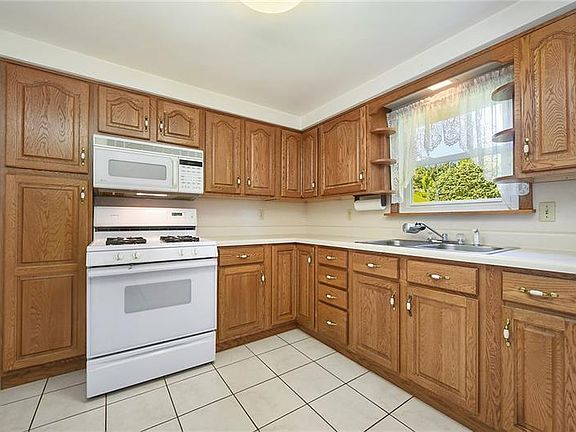 4th image of 1132 6th St
