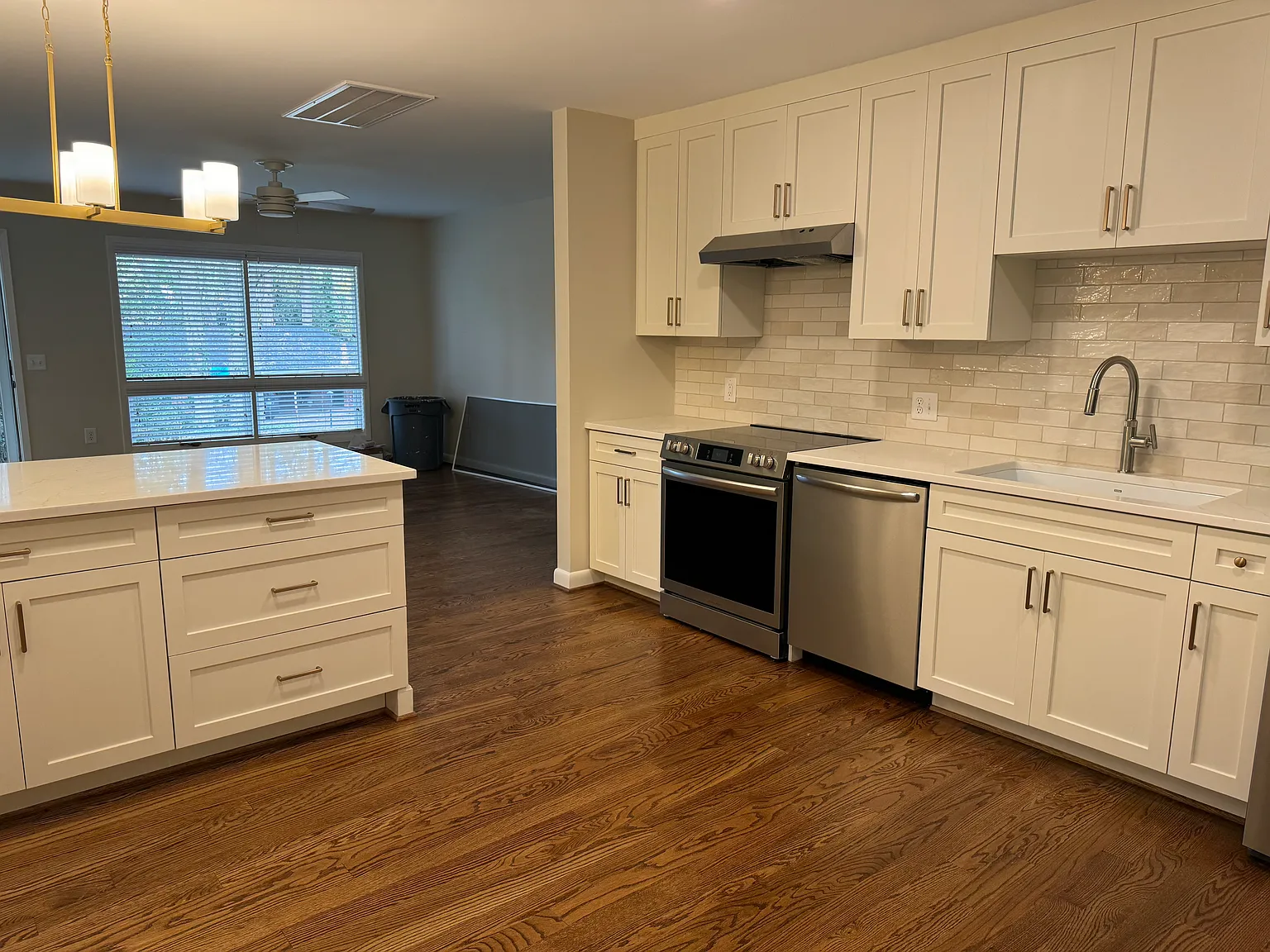 31 Knoxbury Ter — Photo 1