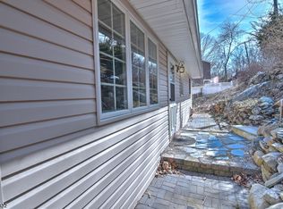 35 W Shore Trl, Stockholm, NJ 07460