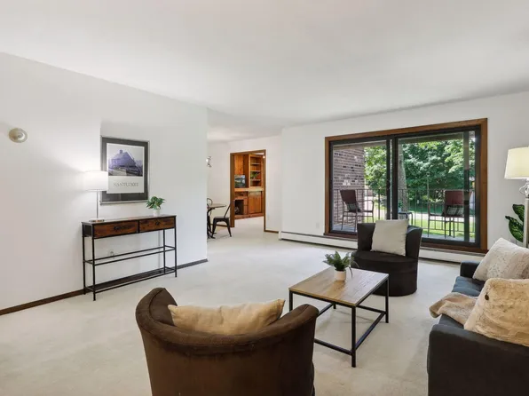 7520 Cahill Rd APT 105A, Edina, MN 55439