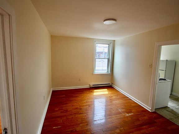 2nd image of 2060 E Huntingdon St APT 4
