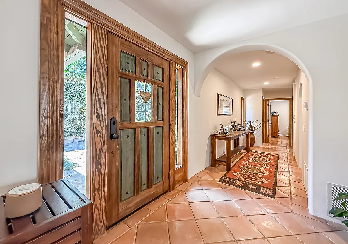 Entry to hallway - 2350 Leeward Cir