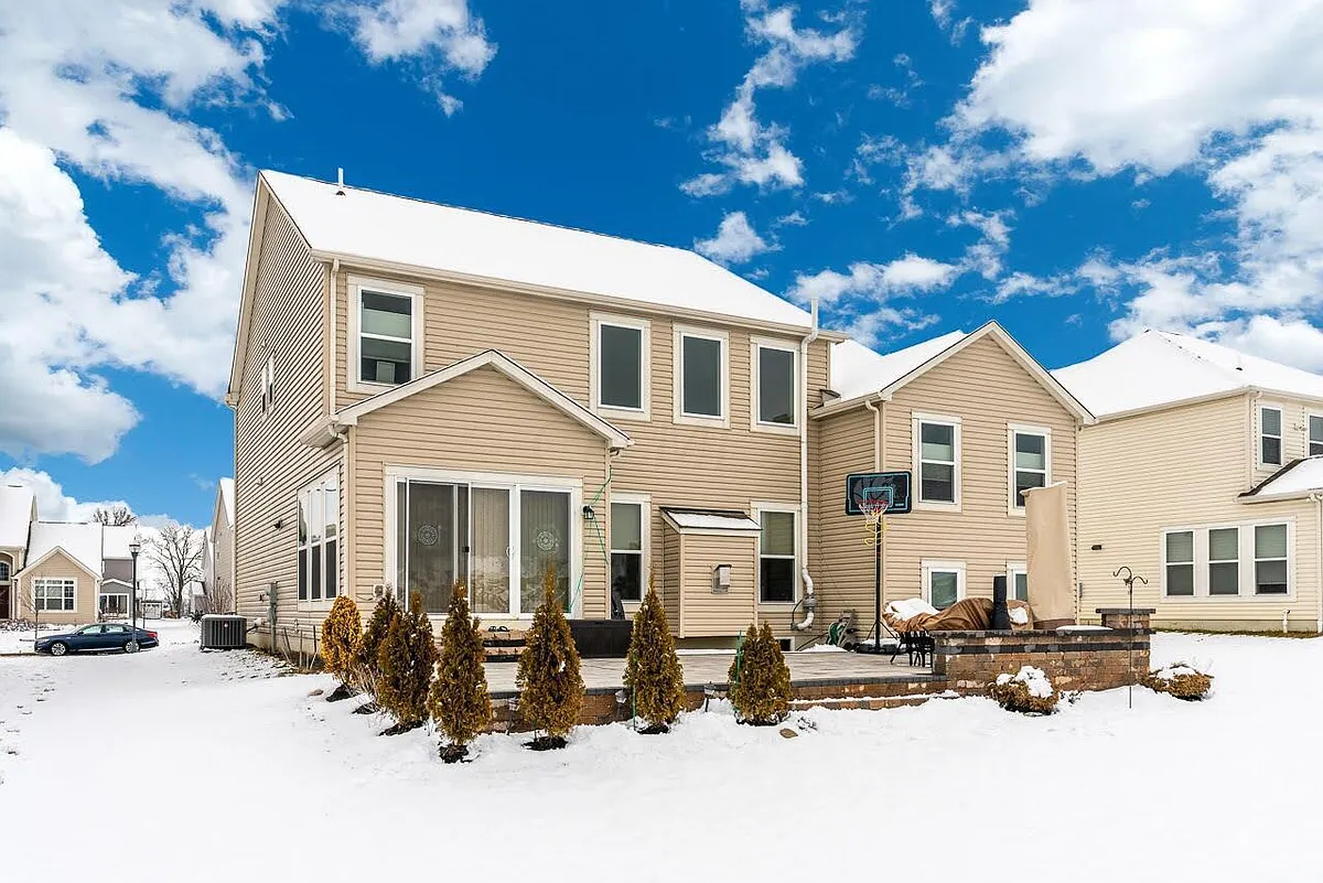 Building Photo - 920 Farmington Ln
