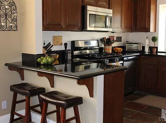 3rd image of 292 Japonica Ave