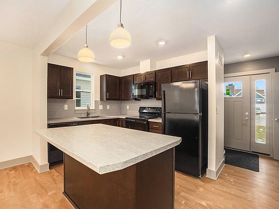 5th image of 2098 Linden Ave SE