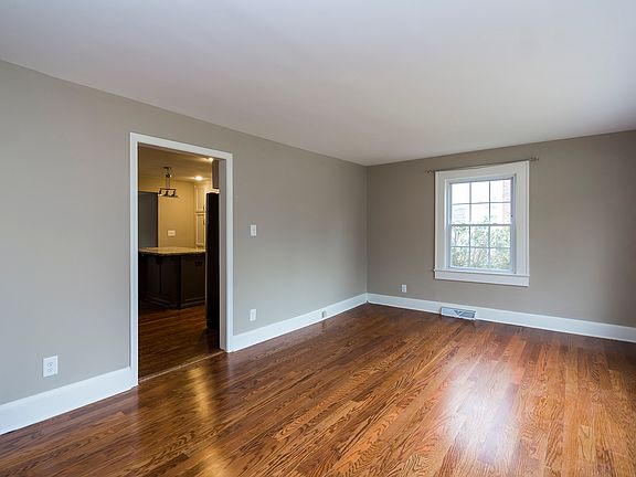 3rd image of 2814 Sherwood St