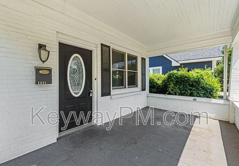 1315 Merry St — Photo 2