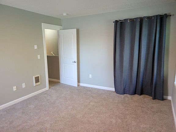 3rd image of 10033 N Lombard St #10039