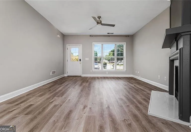 1681 Heyford Cir NW — Photo 8