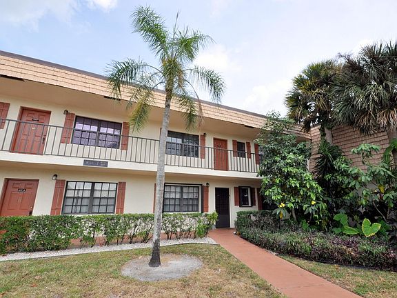 2nd image of 4119 Oak Terrace Drive #4119