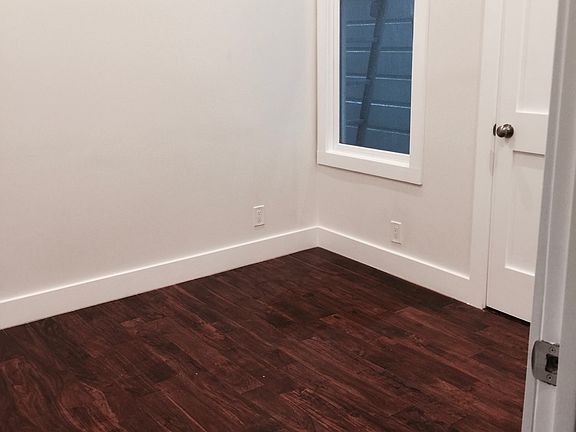 1 of 2 guest bedrooms