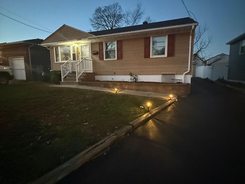 1st image of 2828 N Stiles St #1