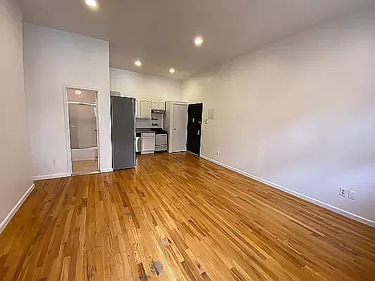 3rd image of 130 Christopher St #2W