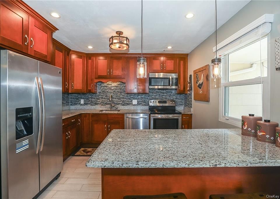1st image of 9 Somerset Dr APT 11G
