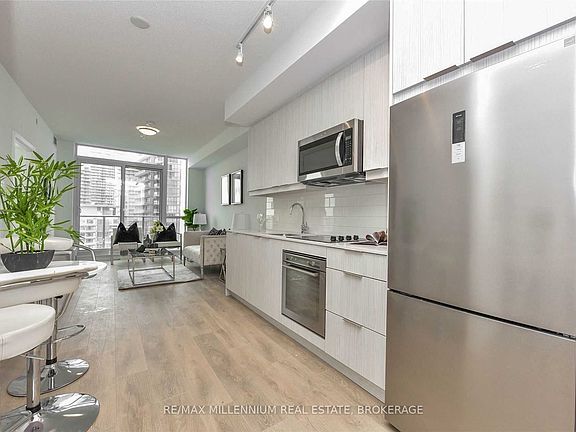 4th image of 36 Manor Rd E #1309