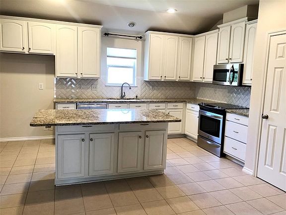 2nd image of 3012 Connor Ln
