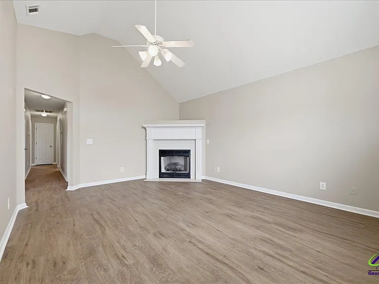 305 Links View Dr — Photo 2
