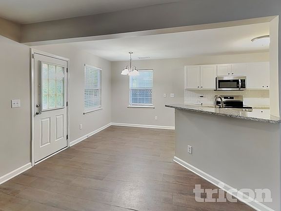 3rd image of 705 Champion St