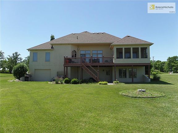 Wonderful backyard setting! Perfect for entertaining on those cool spring/summer/fall nights. Great for star gazing!