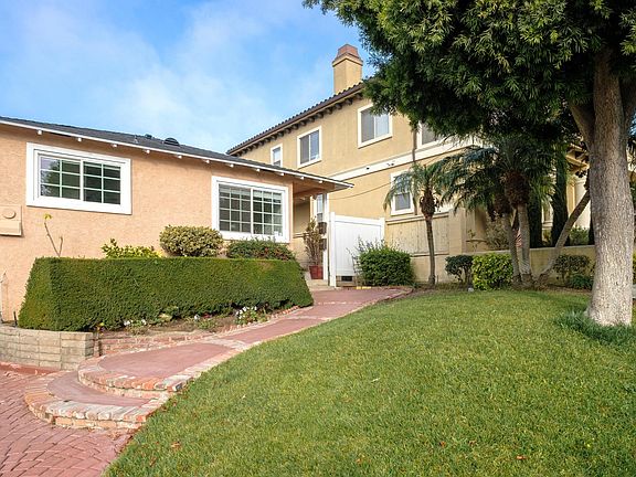 Walkway to 2209 Speyer Ln, A