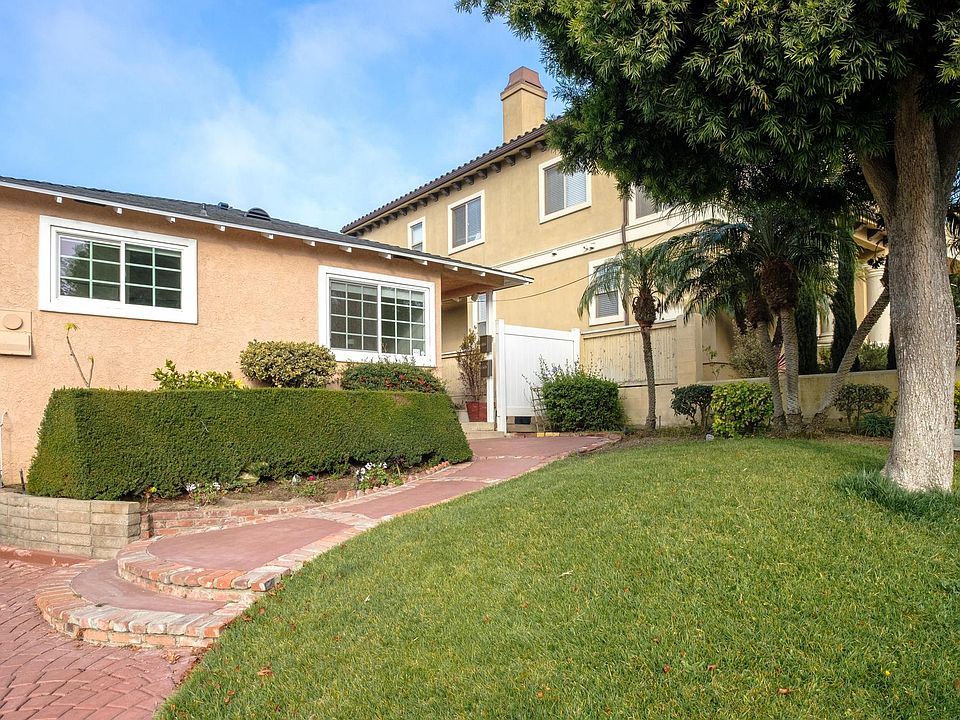 Walkway to 2209 Speyer Ln, A