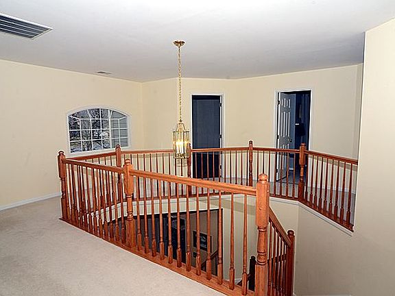 4th image of 42 Old Granary Ct
