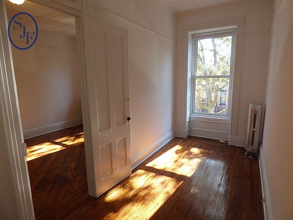 4th image of 557 Halsey St #3