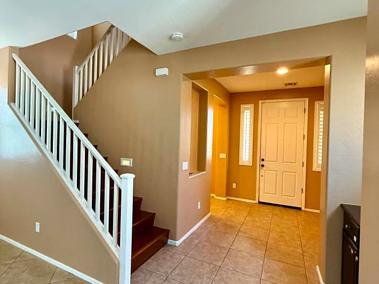 8821 S 40th Dr — Photo 6