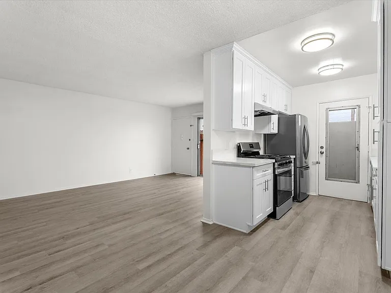 1236 McClellan Dr #5 — Photo 1