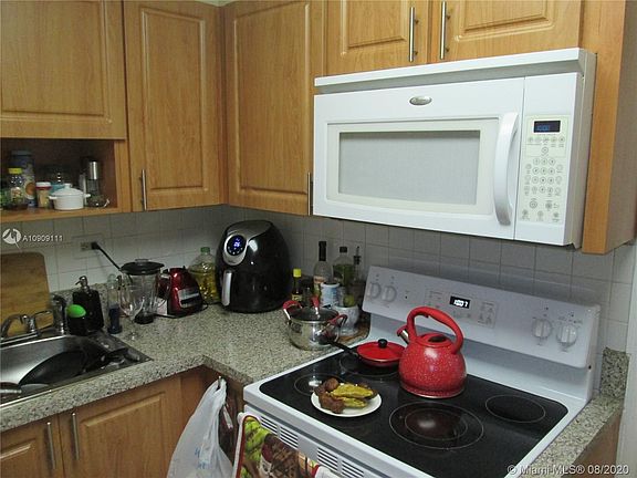 2nd image of 250 174th St APT 908