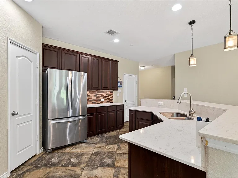 2129 Megan Creek Dr — Photo 3