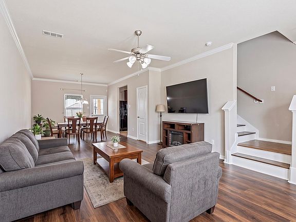 4th image of 512 Forest Village Cir
