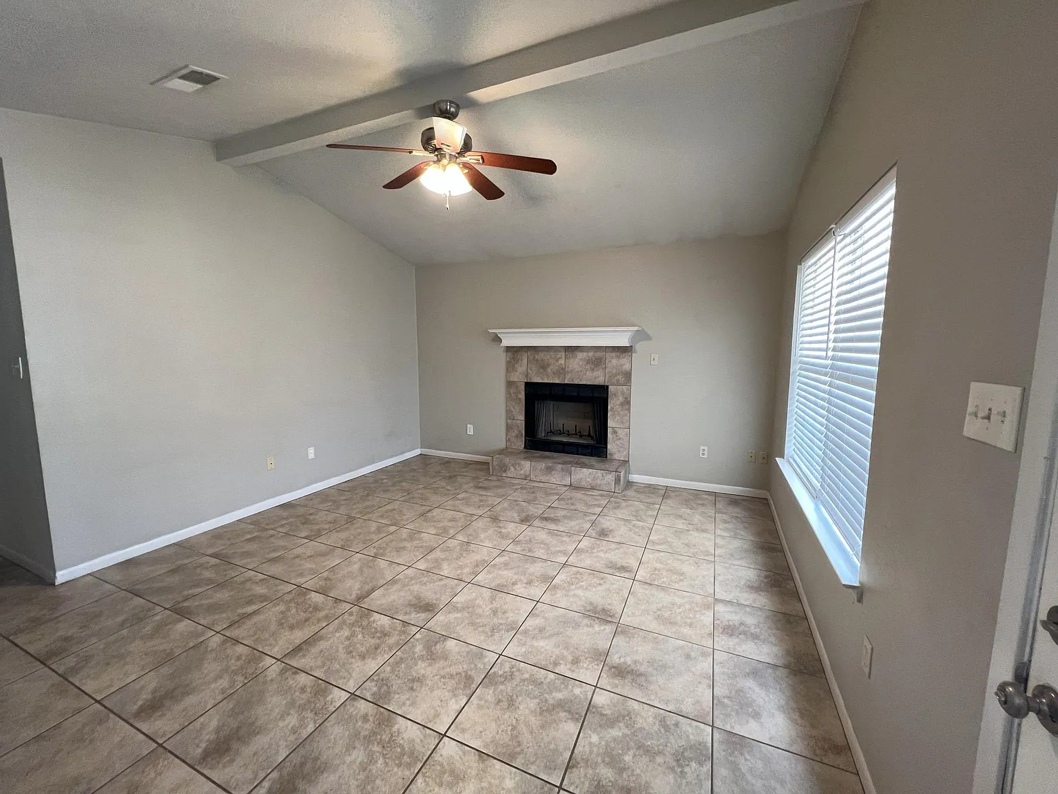 3 bed, 1200 sqft, $2,995 — Photo 2