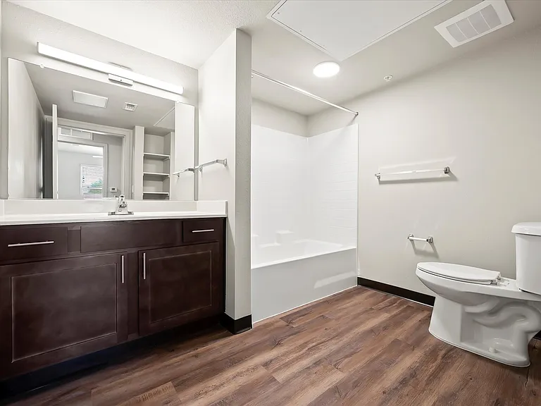Lynne Village Apartments — Photo 40