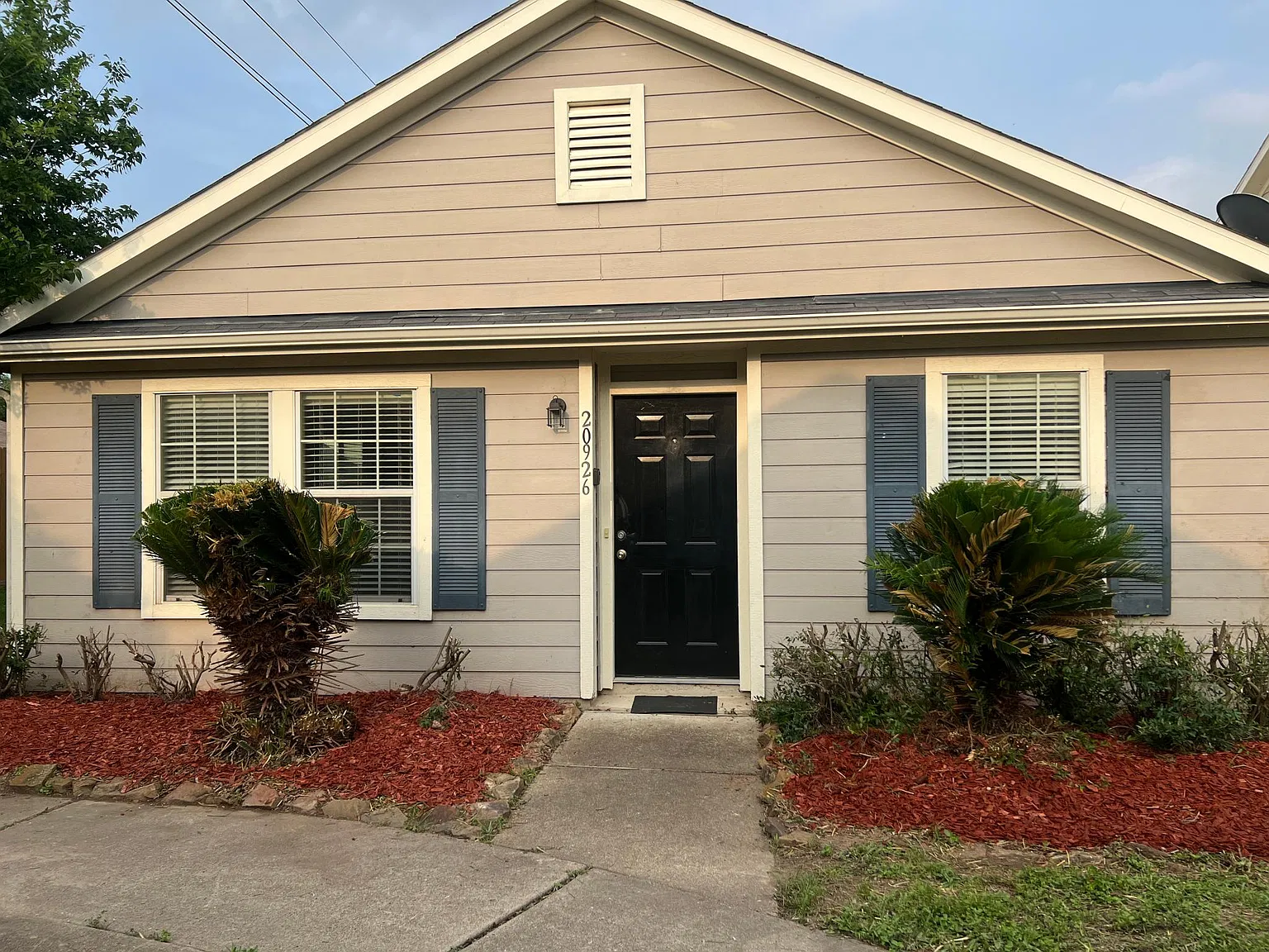 3 bed, 1204 sqft, $1,795 — Photo 2