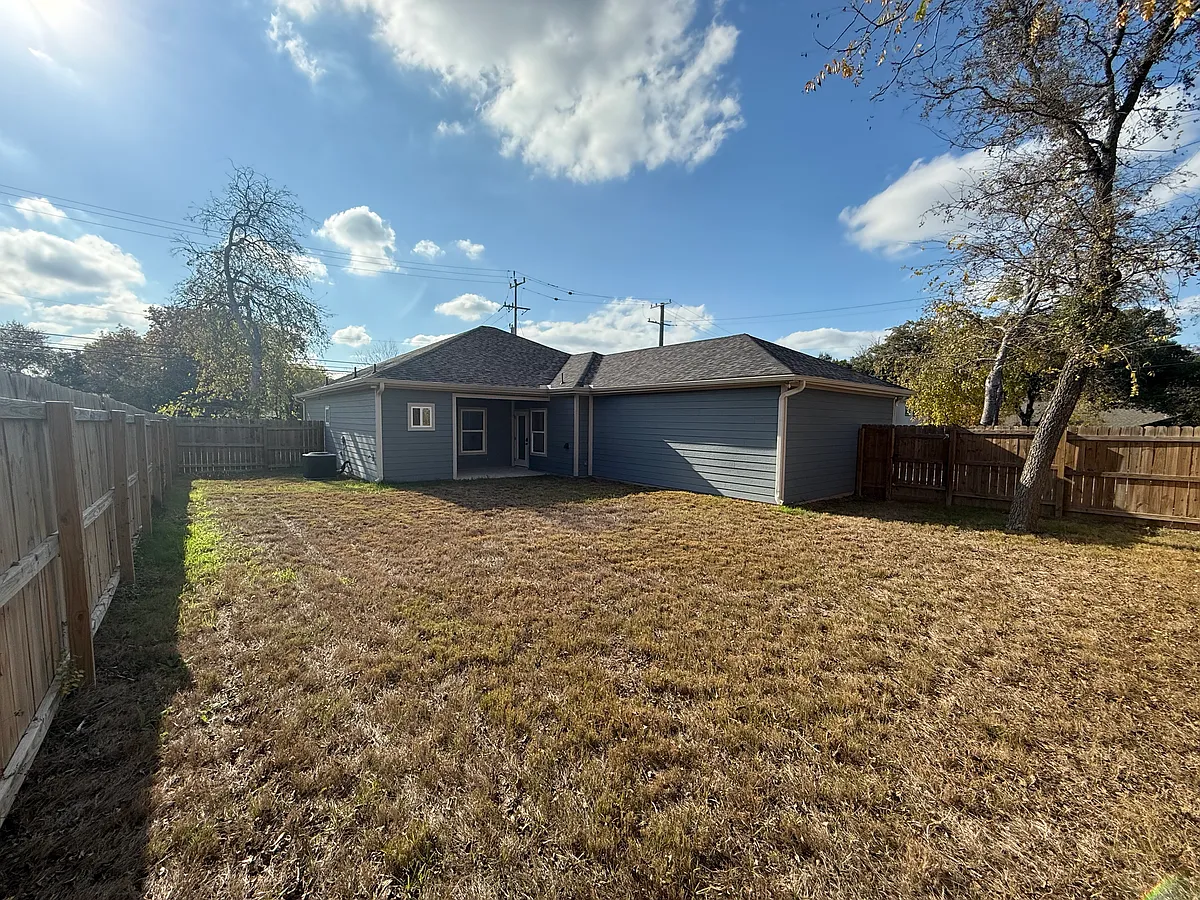Building Photo - 1535 Larkspur Dr