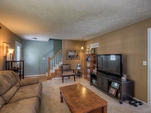 5th image of 1101 W Harvest Dr