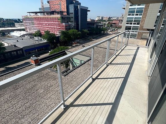 5th image of 822 E Washington Ave #700
