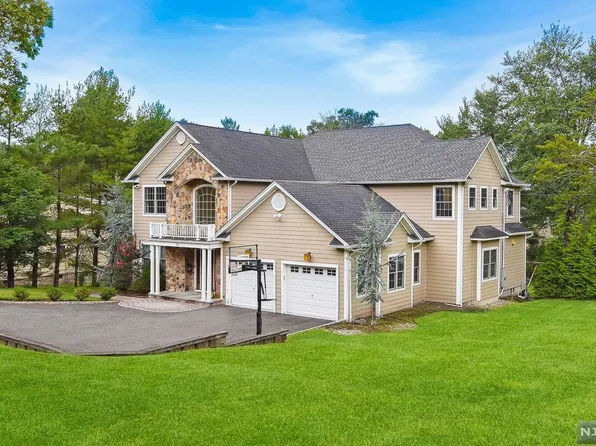 56 Stonewall Dr, Livingston, NJ 07039