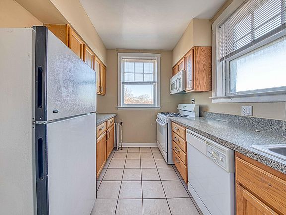 5th image of 1513 Hinman Ave APT 3S