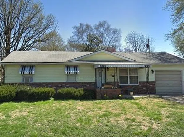 16 Nelson Dr, Bethalto, IL 62010