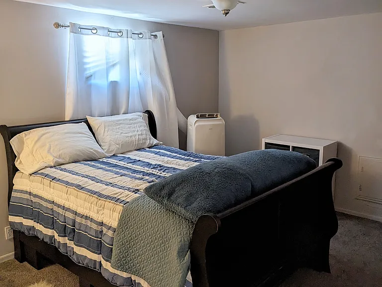 521 S Stewart St — Photo 3
