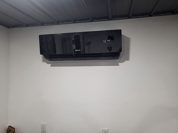 4th image of 652 McBride Ave